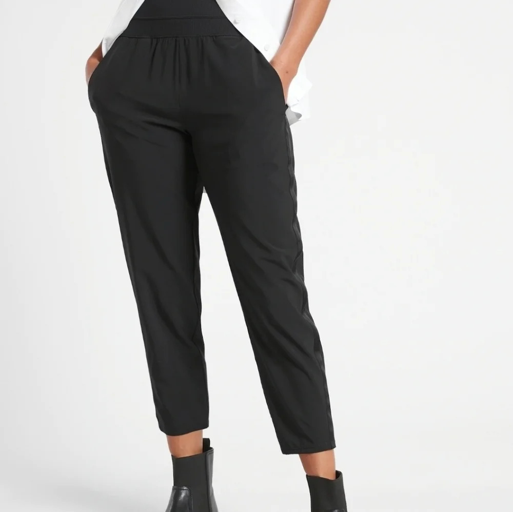 Athleta "Nolita" Pull-on Pant black size 2 Athleisure Minimalist Workwear